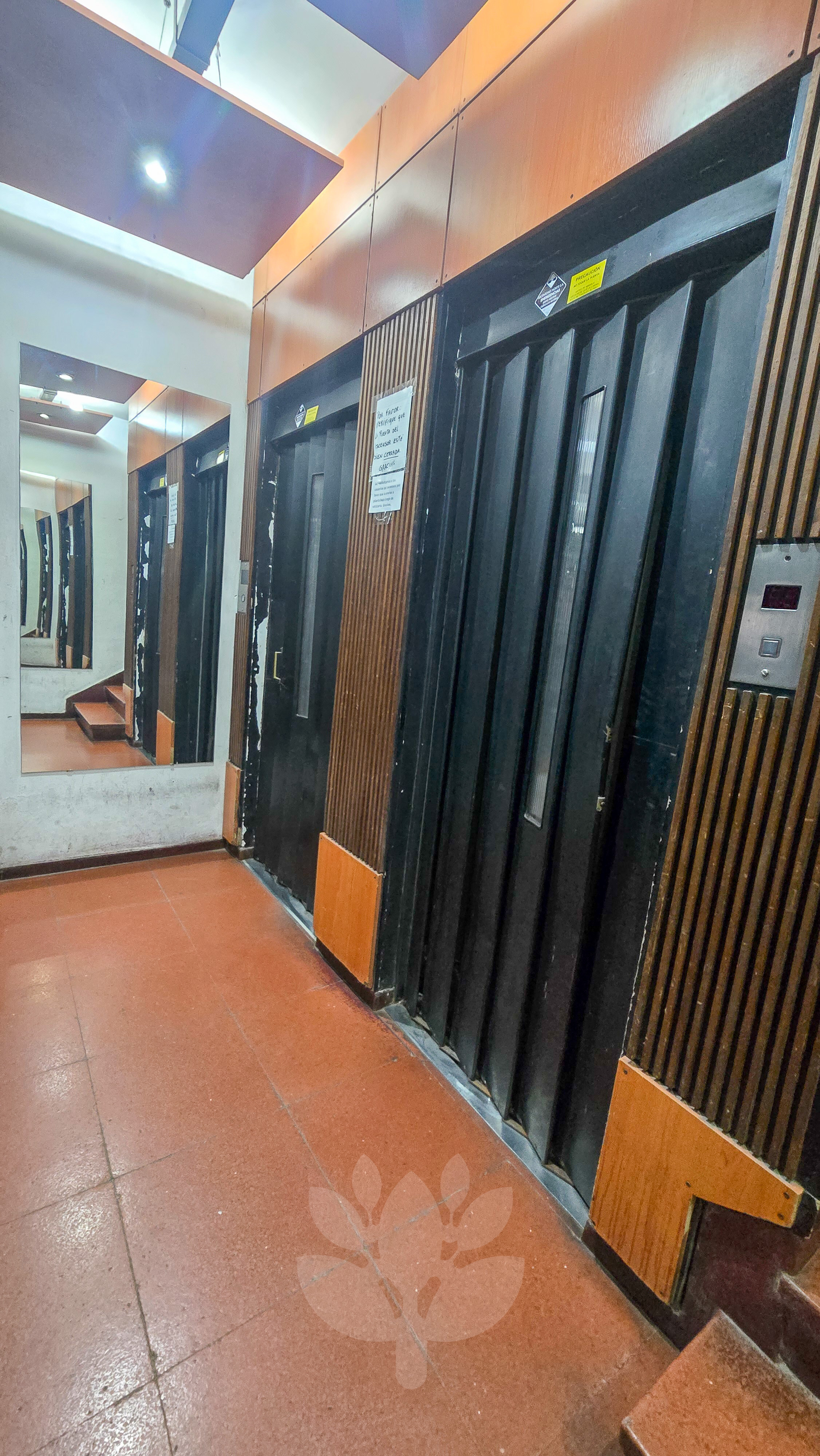 Avenida 7 800, Piso 9