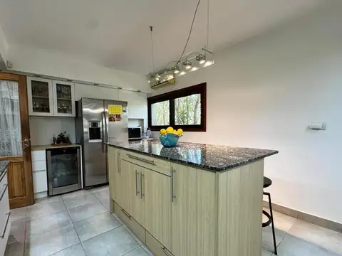 Casa 5 ambientes con 4 baños