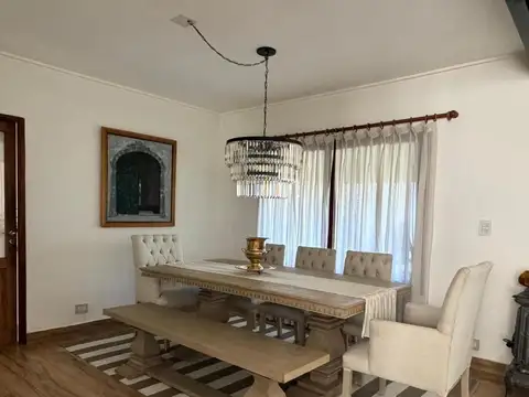 Casa en Venta con 3 cocheras