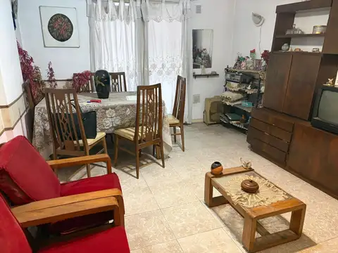 Venta Dpto. 2 amb. c/jardín y cochera en Lugano