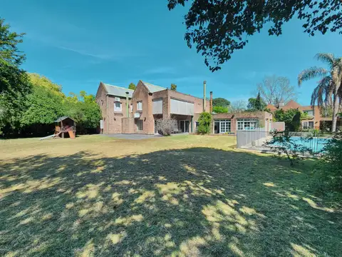 Casa de 4 dormitorios con terraza de 1.700m² en complejo de Fisherton