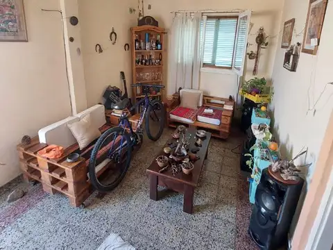 Casa 8 ambientes con 4 baños