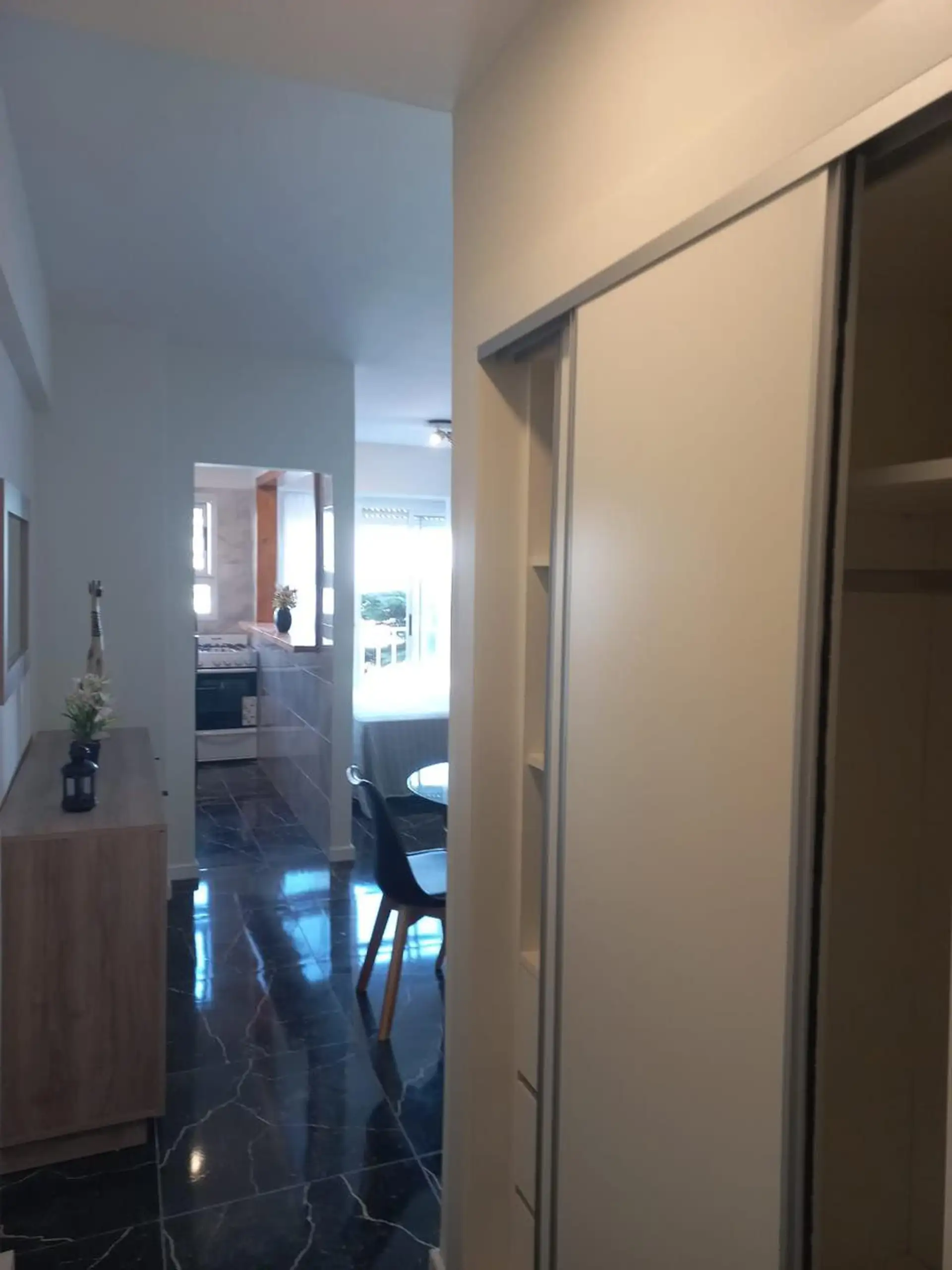 Departamento 1 ambiente amplio totalmente reciclado con balcón — Guemes