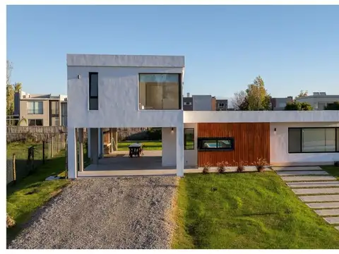 Casa en venta - 3 Dormitorios 3 Baños - 1100mts2 - Uruguay