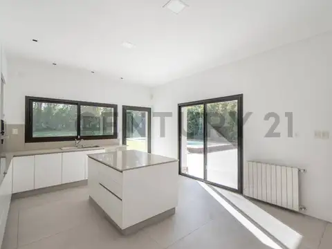 Impecable casa con pileta - Villa Pacheco