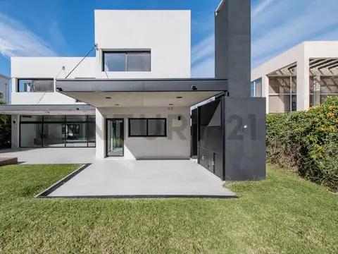 Impecable casa con pileta - Villa Pacheco