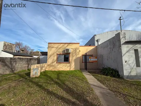 Casa de 2 dormitorios con amplio patio en barrio Belgrano