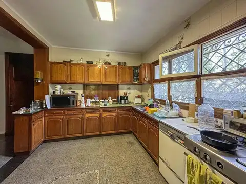 Casa en Venta con 4 cocheras