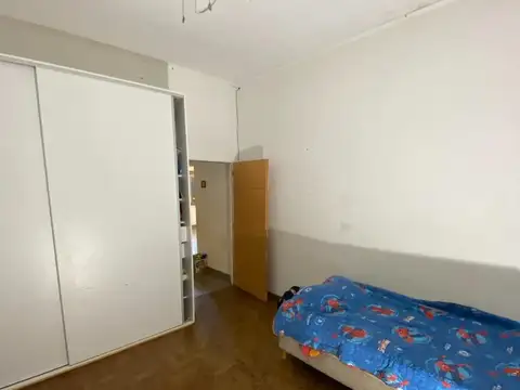 Casa de 2 dormitorios y patio en zona centro Zárate!