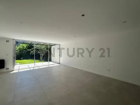 Casa 5 ambientes con 1 baño