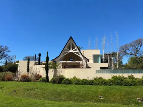 VENTA/VIVIENDA/PILETA/SERVICIOS/BRIGADIER LOPEZ