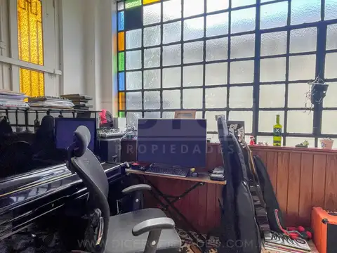 Rivera al 1000 entre Lamadrid y Miguel Cané