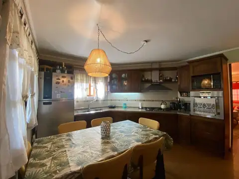 Casa en Venta con 3 cocheras