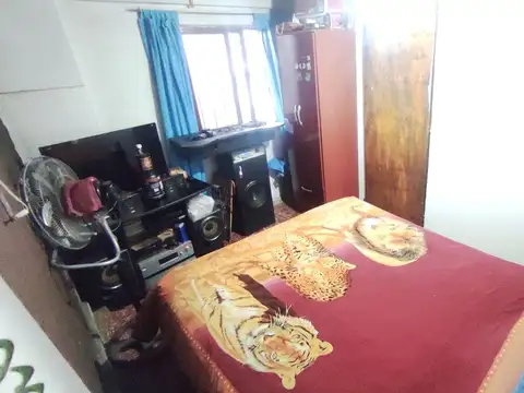 VENTA DE CASA 3 DORMITORIO MAS 2 DPTOS DE UN DORM