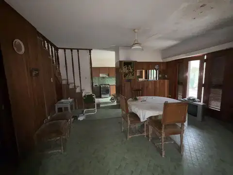 Casa en Alquiler con 2 cocheras