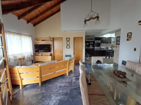 Gonzalez Del Solar 700