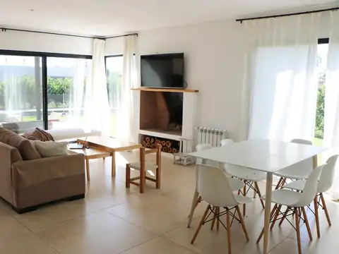 Casa en Alquiler en Pilar del Este - Santa Emilia, USD 1.200
