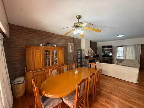 Casa en Venta con 4 cocheras