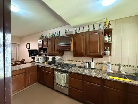 CHALET EN VENTA ARENALES 111 AVELLANEDA CENTRO