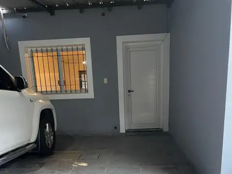 Casa 9 ambientes con 2 baños