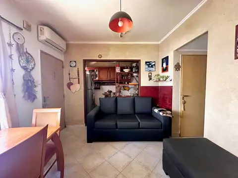 VENTA PH 2 AMBIENTES PATIO EN CASTELAR ESTACION