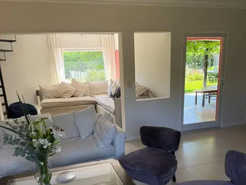 Santa Barbara - Casa con pileta disponible desde Diciembre.