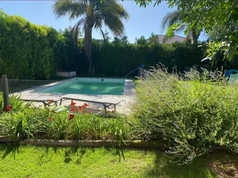 Santa Barbara - Casa con pileta disponible desde Diciembre.