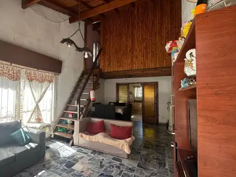 Casa 5 ambientes con 1 baño