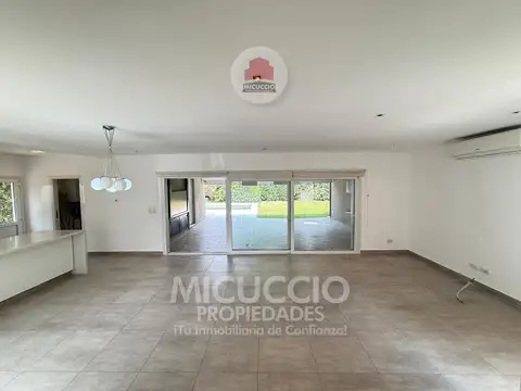 Casa en Venta con 3 cocheras