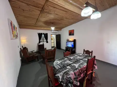 Casa 2 dormitorios Venta Los Hornos Jardín Cochera