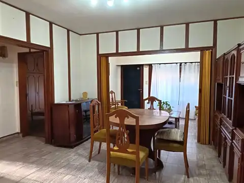 VENTA | PERMUTA - Casa 3 dormitorios con patio seco - General Lagos.