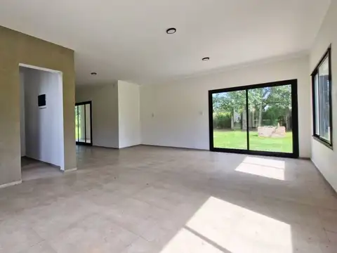VENTA CASA 4 AMBIENTES BARRIO CERRADO LUJAN