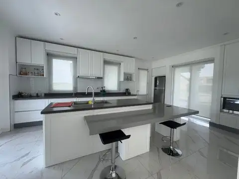 CASA EN VENTA EN CHACRAS DE PERGAMINO CON PILETA