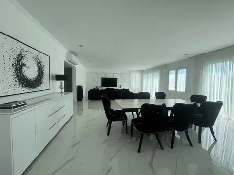 Casa 7 ambientes con 4 baños