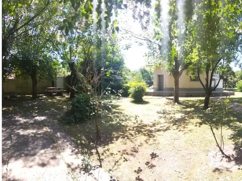 Venta de Casa Quinta en Paso del Rey Centro, calle Paganelli