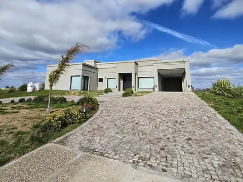 Casa en Estancia Villa María , Amoblada, Gran Terreno y Piscina