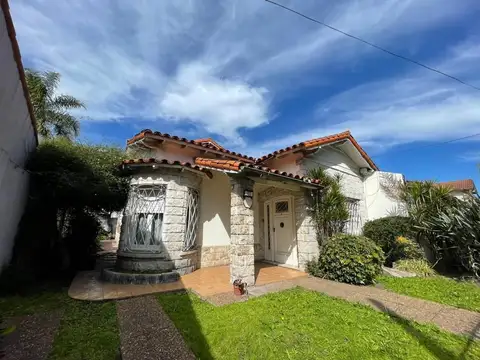 Castelar Sur, chalet 3 ambientes apto crédito