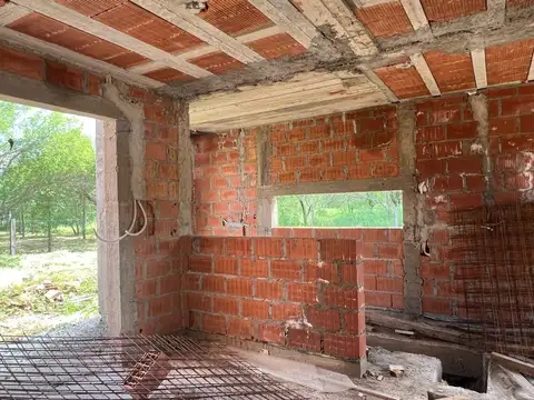 VENTA CASA EN CONSTRUCCION B° PRIVADO ENEA