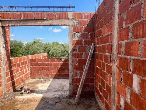 Casa 7 ambientes con 2 baños