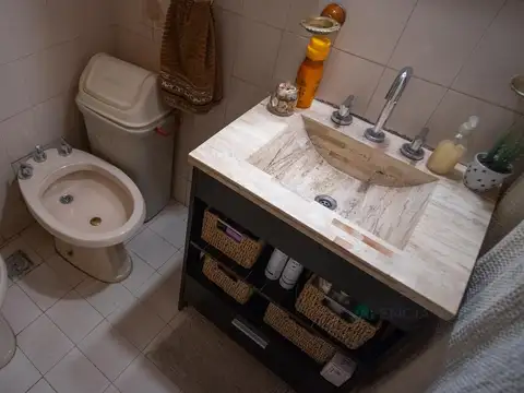 Casa 6 ambientes con 2 baños