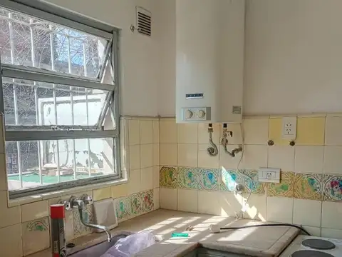 Monoambiente en alquiler con Balcón al frete, baño y coc sep