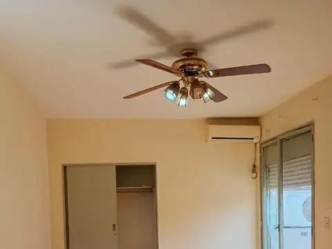 Monoambiente en alquiler con Balcón al frete, baño y coc sep