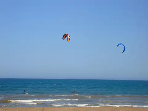 RUTA 88, KM 74.5, PARTIDO DE LOBERIA, ENTRE MIRAMAR Y NECOCHEA. A 80 KMS DE MAR DEL PLATA