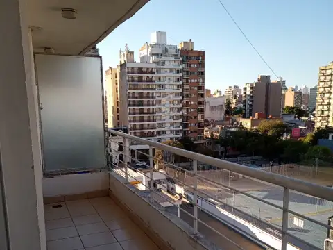 Monoambiente divisible, con cochera  Frente a Facultades Medicina-Odontologia. Santa Fe 3100