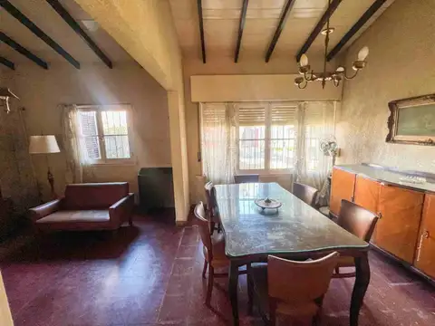 CASA  3 AMBIENTES JARDIN COCHERA TURDERA