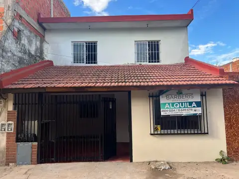 Alquiler Casa 3 ½ ambientes con garage y patio - Barrio Vicente López