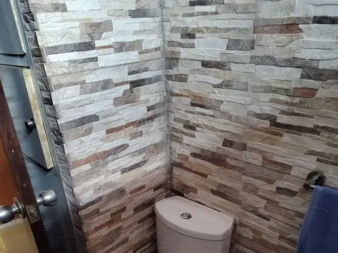 Casa en venta con apartamento y 4 cocheras.Barrio Pérez Castellanos