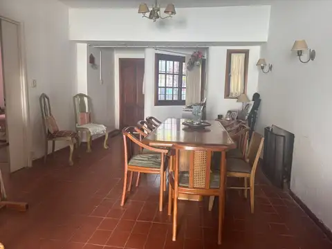 Venta casa 5 ambientes Martinez con Pileta