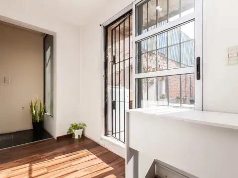 Casa 6 ambientes con 2 baños