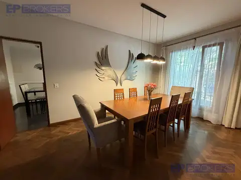 Venta Casa 4 ambientes en Acassuso con parque y Pileta